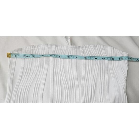 White Textured Women's Crop Top NWOT Size Small‎ - Picture 7 of 8